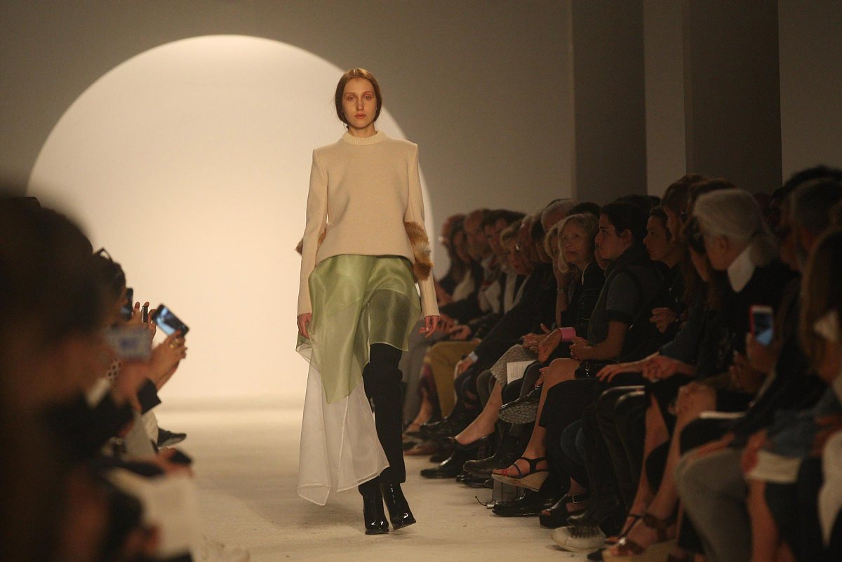 Lime Whitewash Application Inadequate: Cargo Hold Inspection Discrepancies