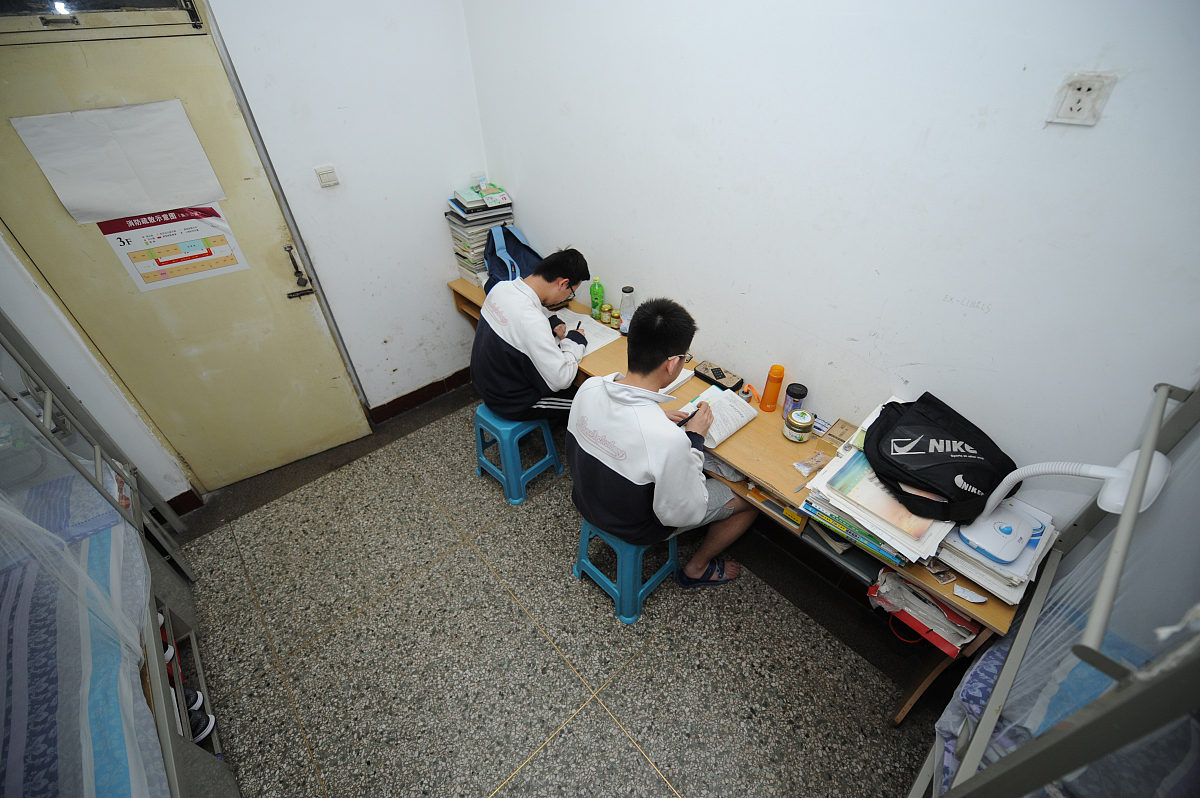 大学打扫很脏很脏学生会地下室的劳动心得和日记