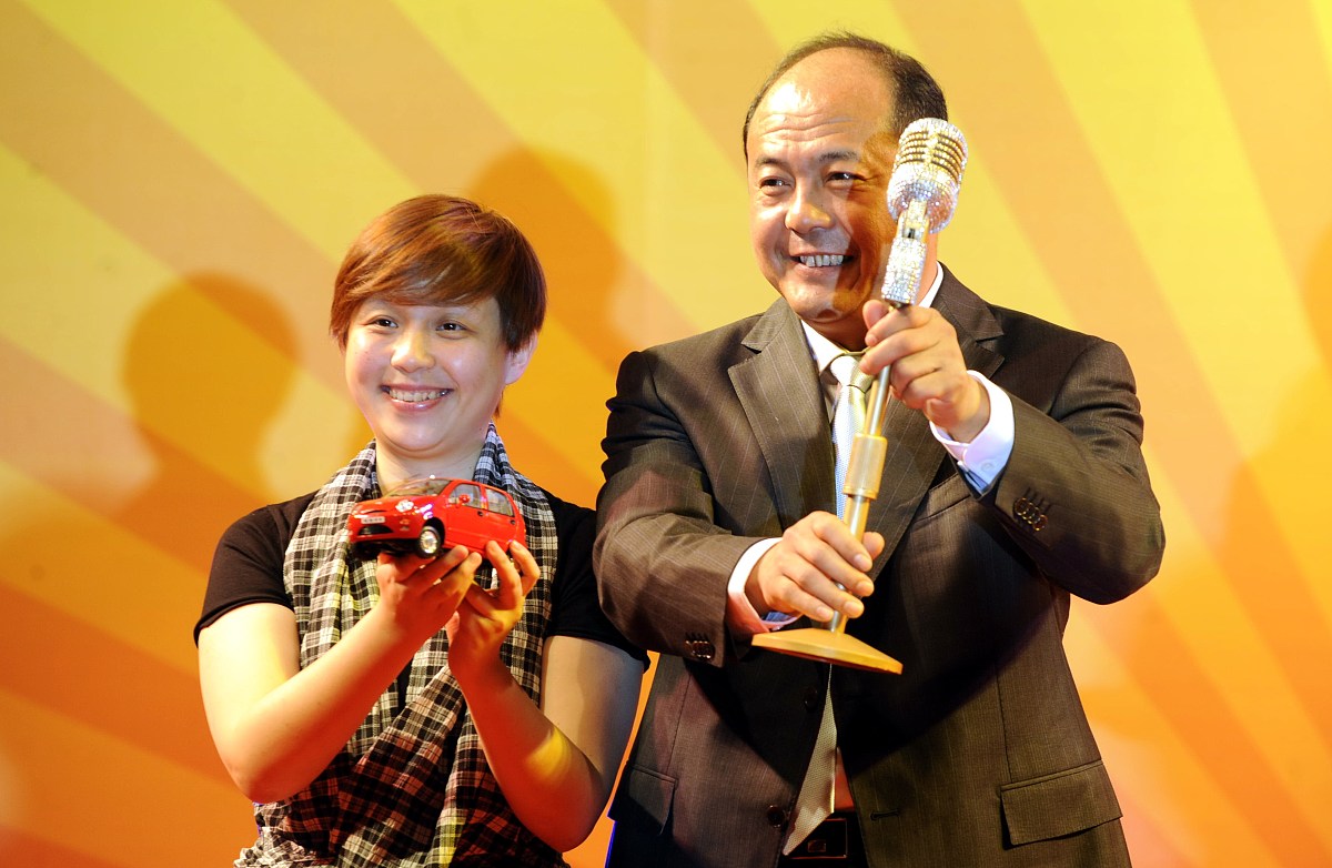2009年6月8日,北京,代言qq品牌签约仪式举行.***_***龙丹妮与奇瑞汽车