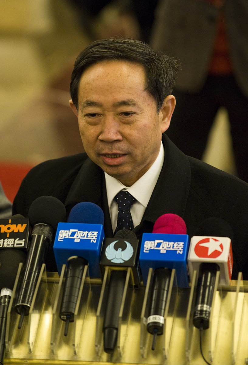 ***_***2010年3月,教育部部长袁贵仁在两会接受记者采访.+++_+++袁贵