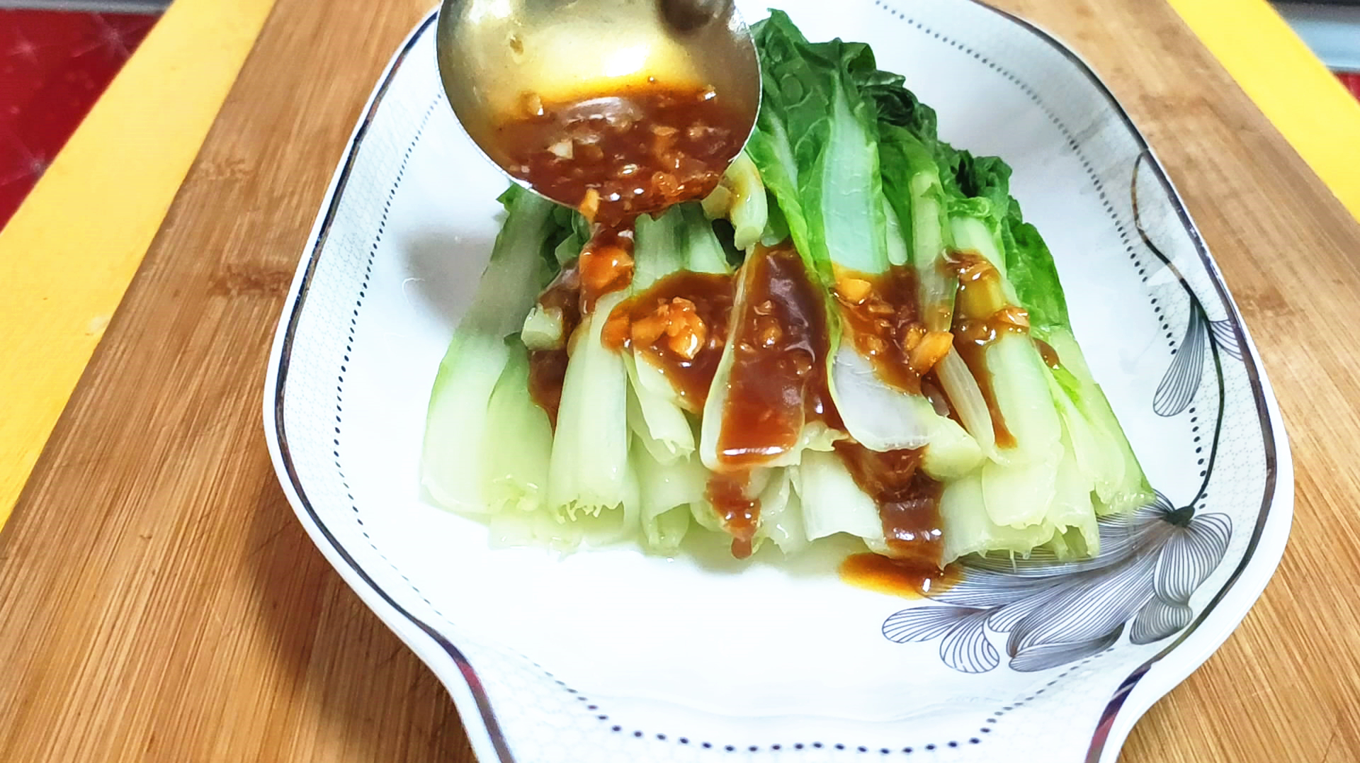 蚝油小白菜的家常做法,鲜香脆嫩不油腻,一次做一盘不够吃