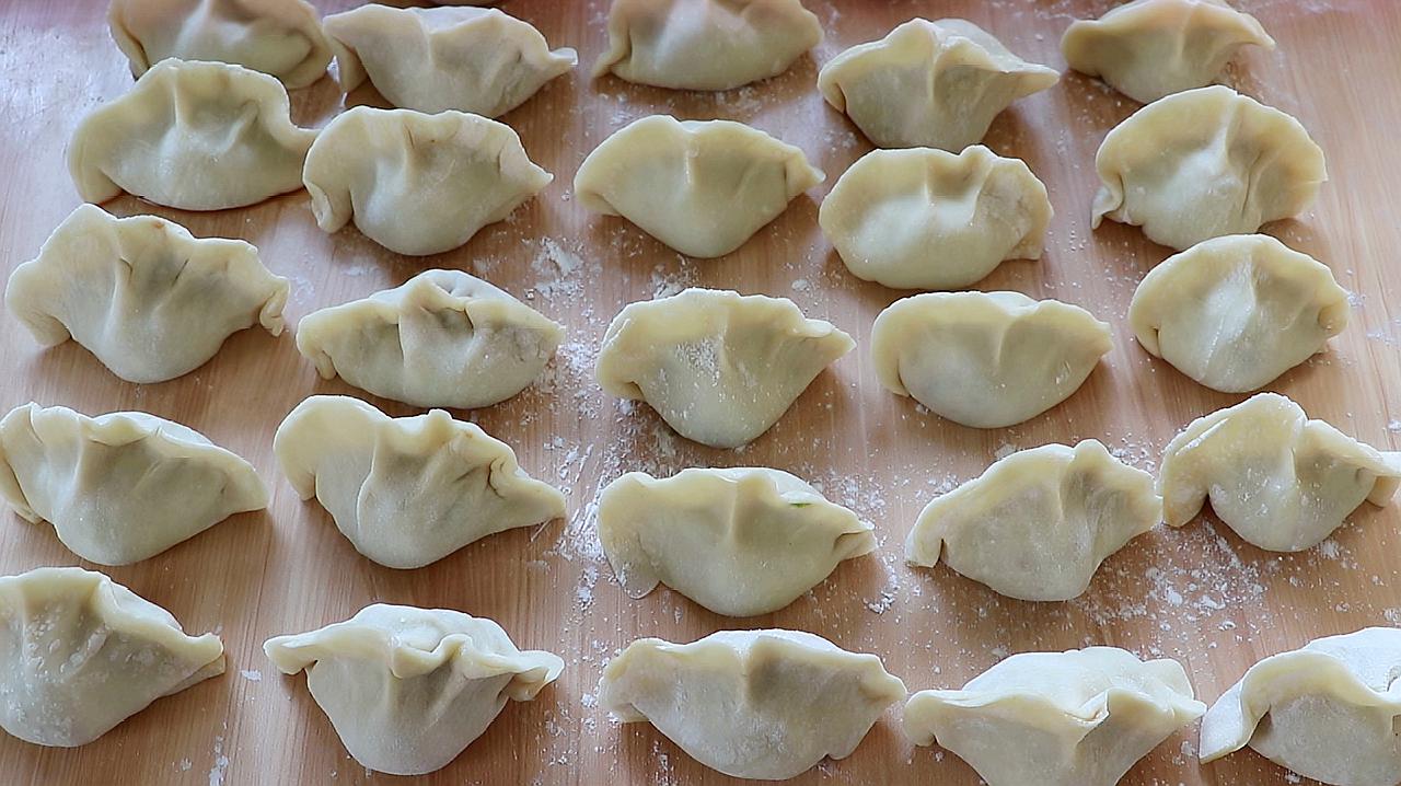 牛肉水饺这么做最好吃,教你调馅的技巧,纯手工制作,好吃又劲道