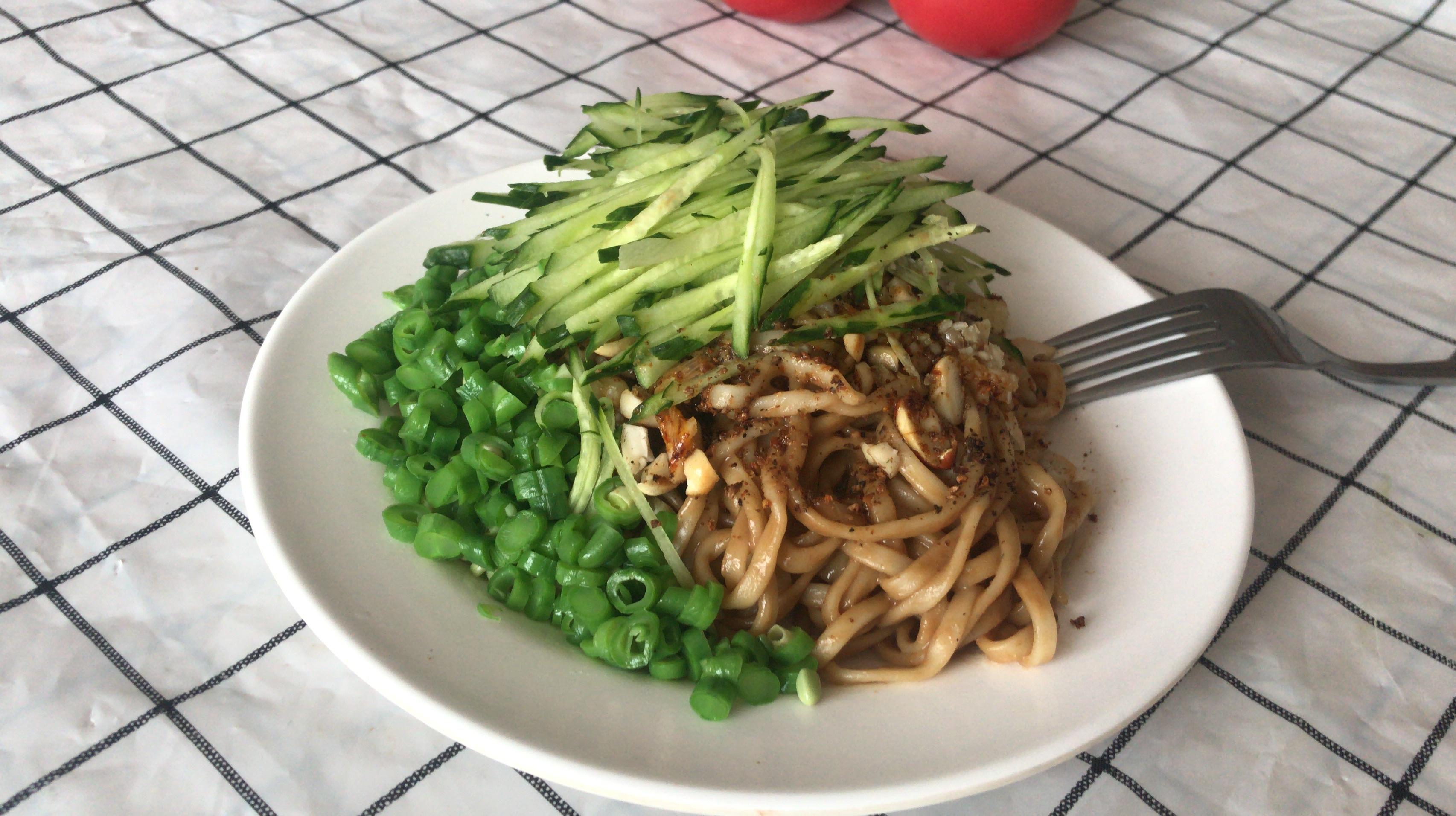 私房芝麻酱凉面 菜园采摘新鲜食材配上私房调制的麻酱,开胃爽口