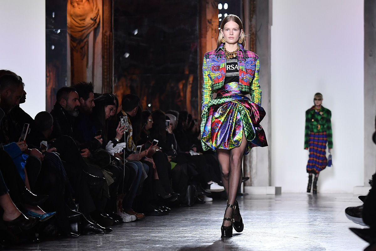 当地时间2018年2月23日,意大利米兰,2018秋冬米兰时装周:versace 品牌