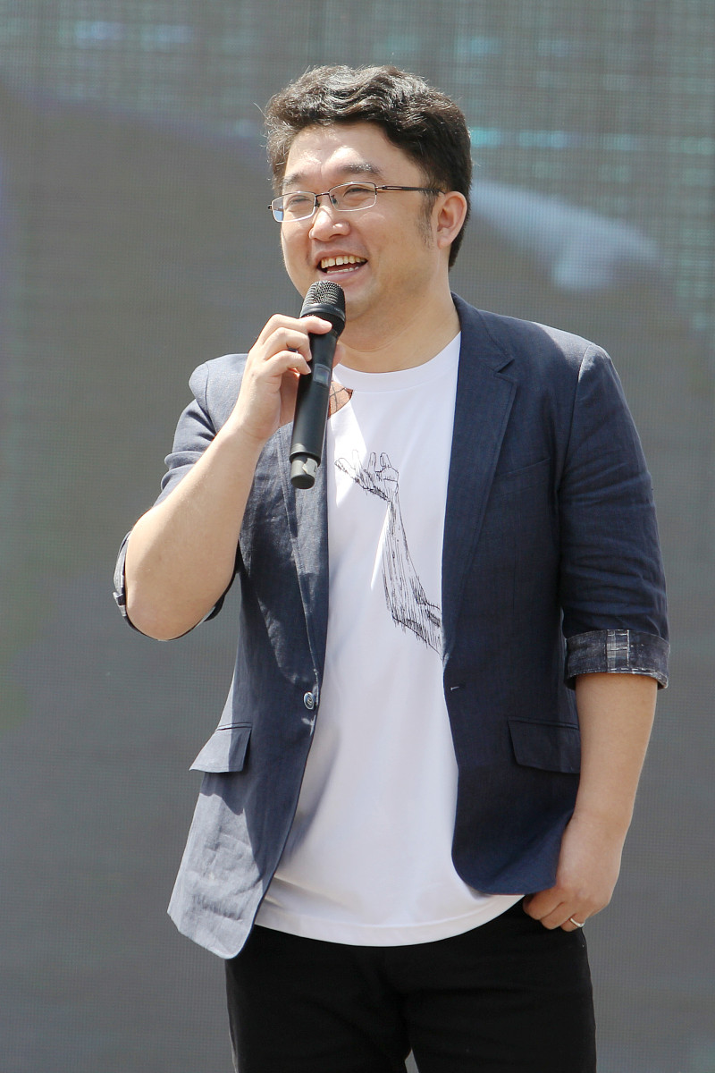 2018年4月7日,武汉,欢乐谷举办《恋与制作人》线下首场全明星见面会.*