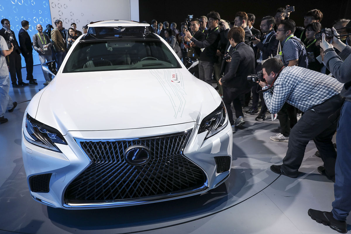 给我一个一千字的雷克萨斯汽车国内外发展历程的回答