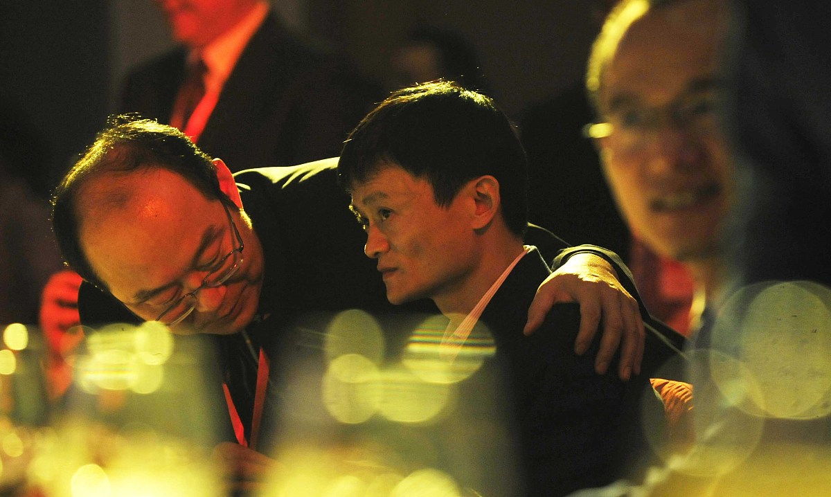 假设你是我的智囊团团内有6个不同的董事做我的教练6个董事分别是乔布斯、伊隆马斯克、马云、柏拉图、Ray Dalio 和慧能大师他们都有自己的个性、世界观、价值观、对问题有不同的看法、建议和意见。我现在有一万元我要在半年时间内通过炒股赚到一百万元请分别以这6个身份以他们的视角来审视我的决策给出他们的评判和建议。听明白了吗？