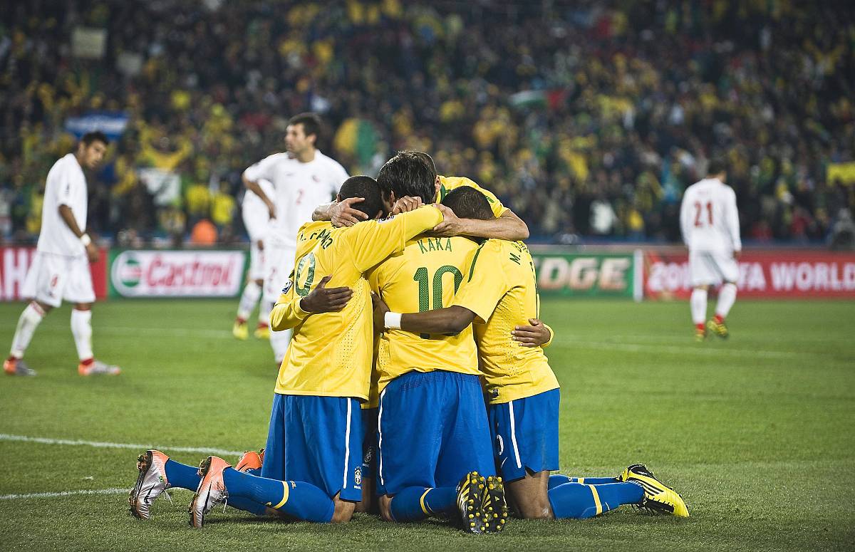 2010年6月28日,南非约翰内斯堡,2010世界杯1/8决赛,巴西vs智利.***_**