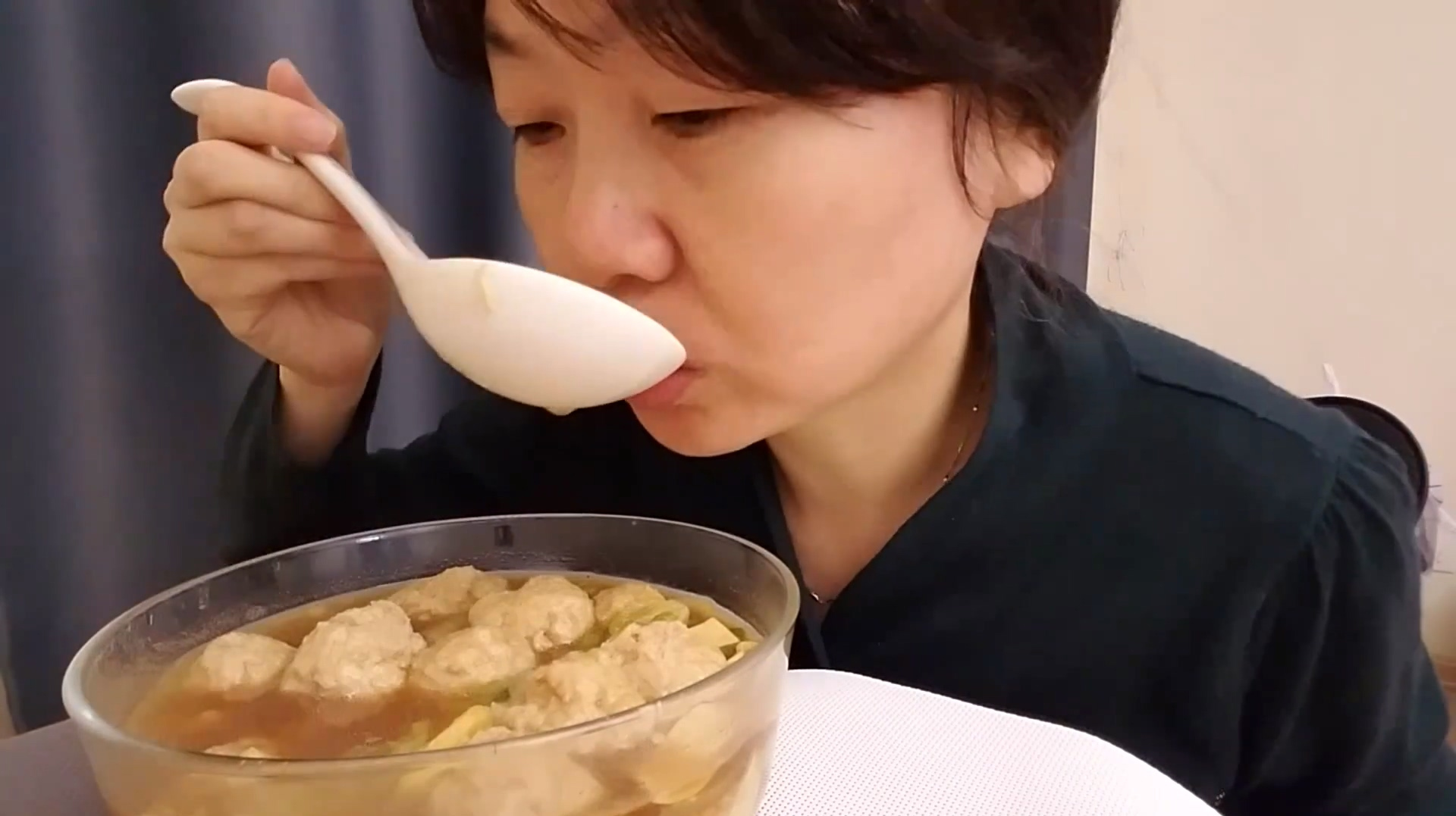 晚饭做大白菜肉丸汤,一个人吃过瘾