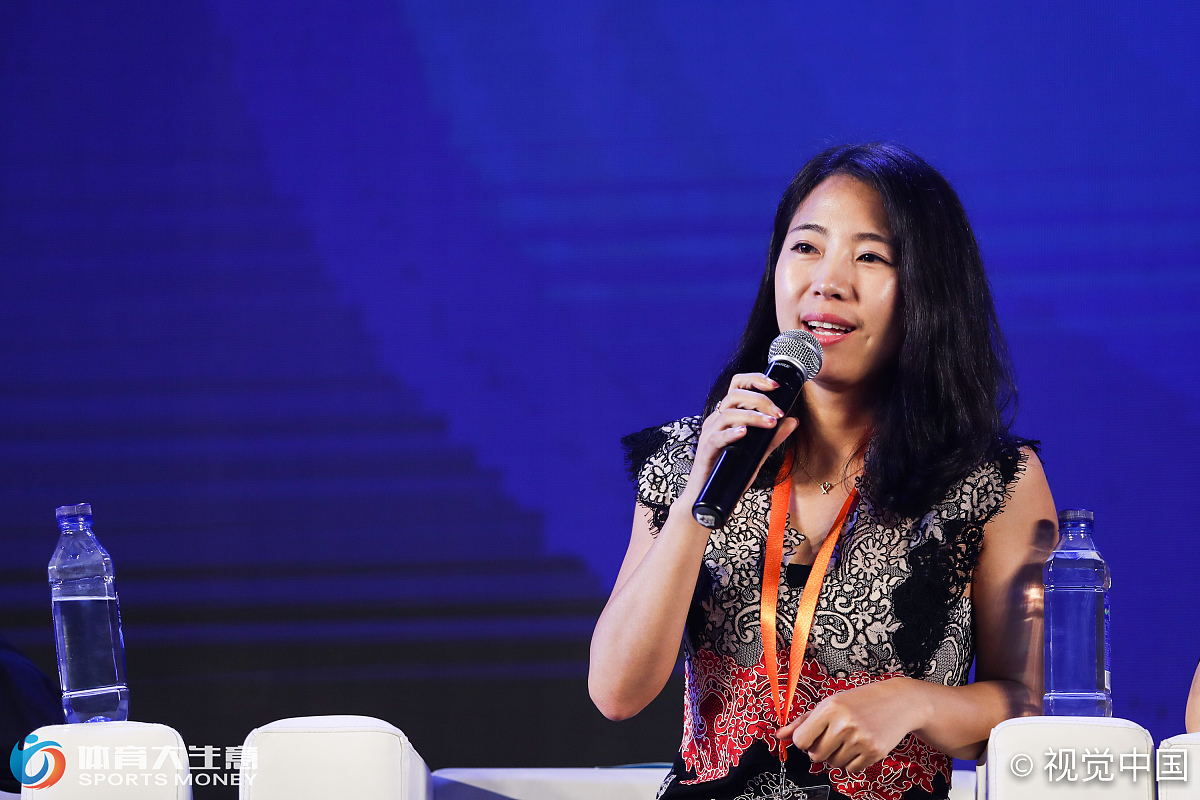 我想要报考一所女中。我的梦想是成为一名演讲家向世界展示中国的声音和美好。这个学校的要求我说明为什么我觉得女中可以帮我实现梦想。女中有哪些挑战。我如何用一段演讲把这些意思表达出来