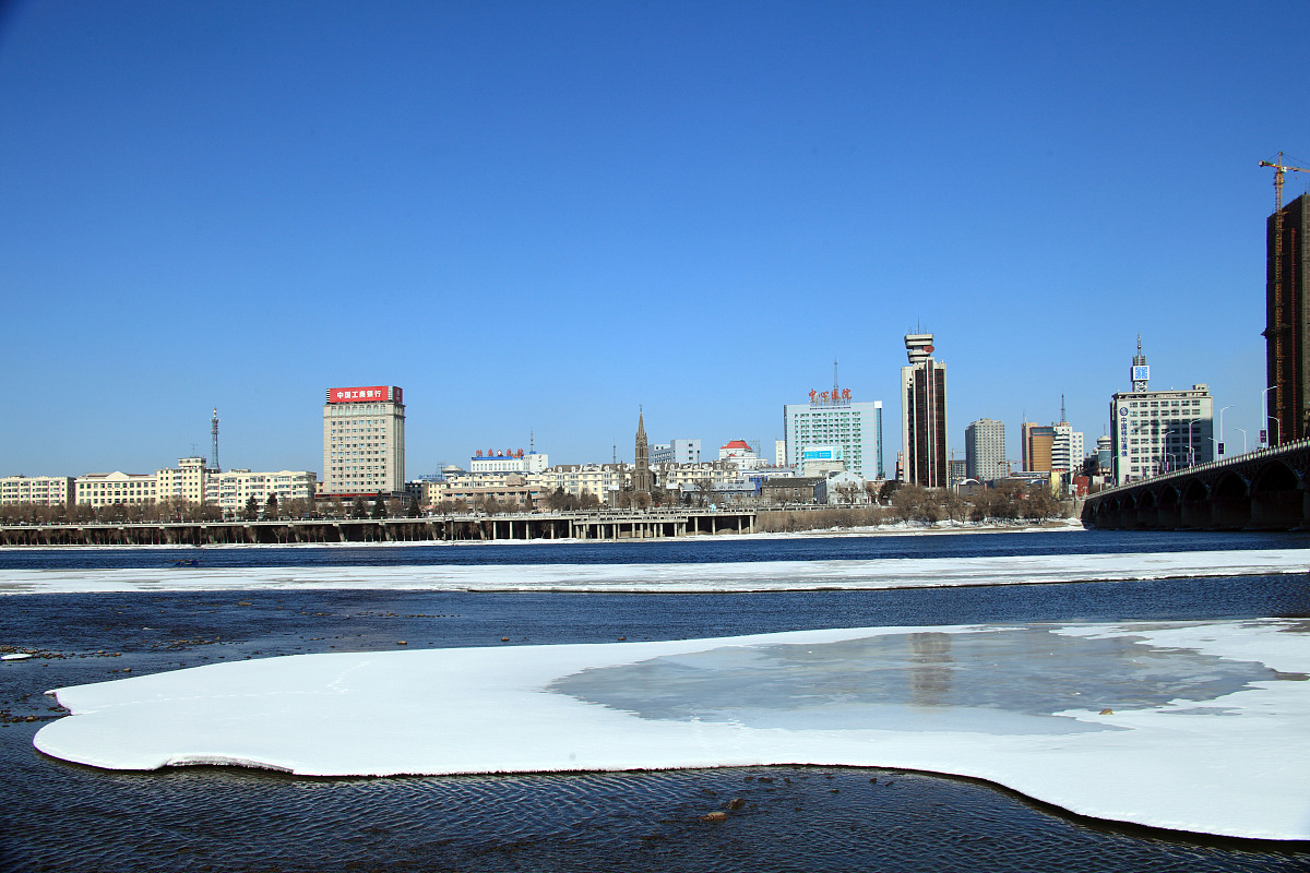 2012年2月15日,吉林市省吉林市,松花江畔春日风光.***_***2012年2月15