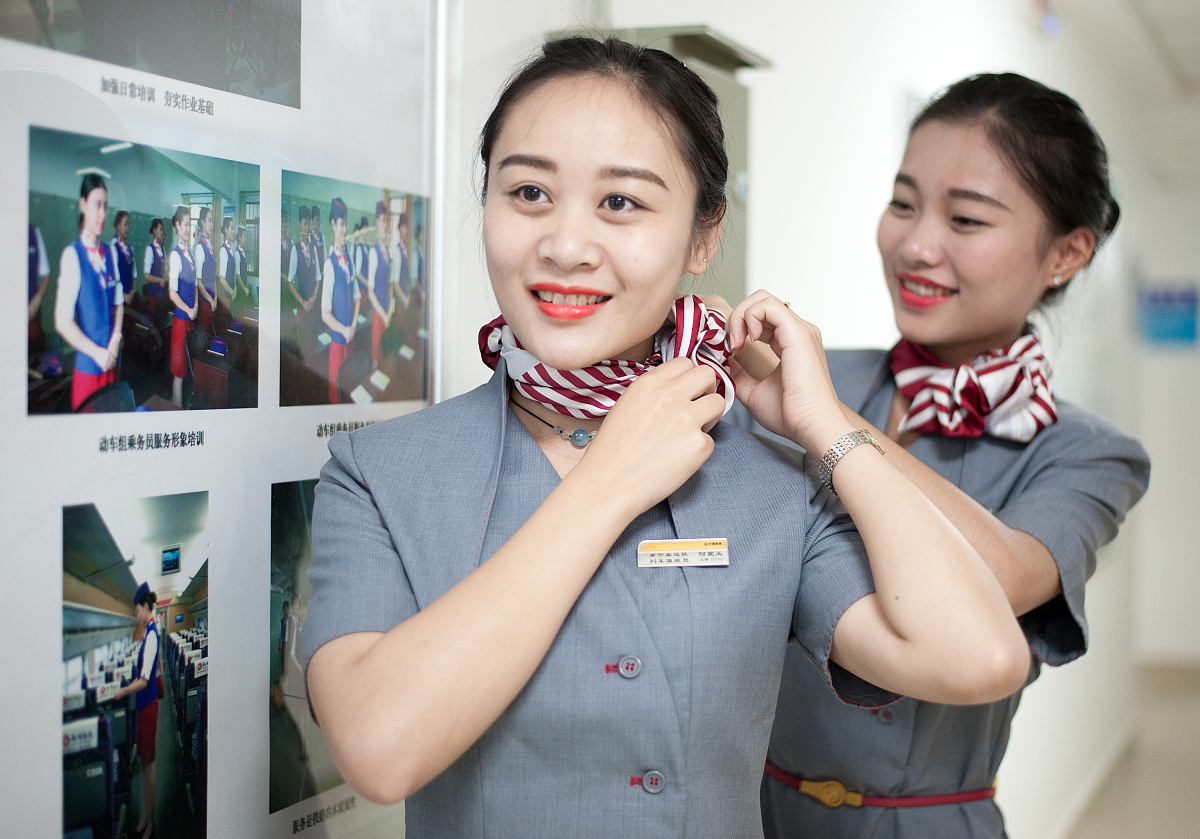航空空姐丝巾有哪几种的系法