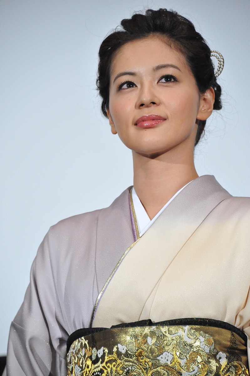 2013年06月09日讯,东京,当地时间6月8日,电影新极道之妻》举行观众见