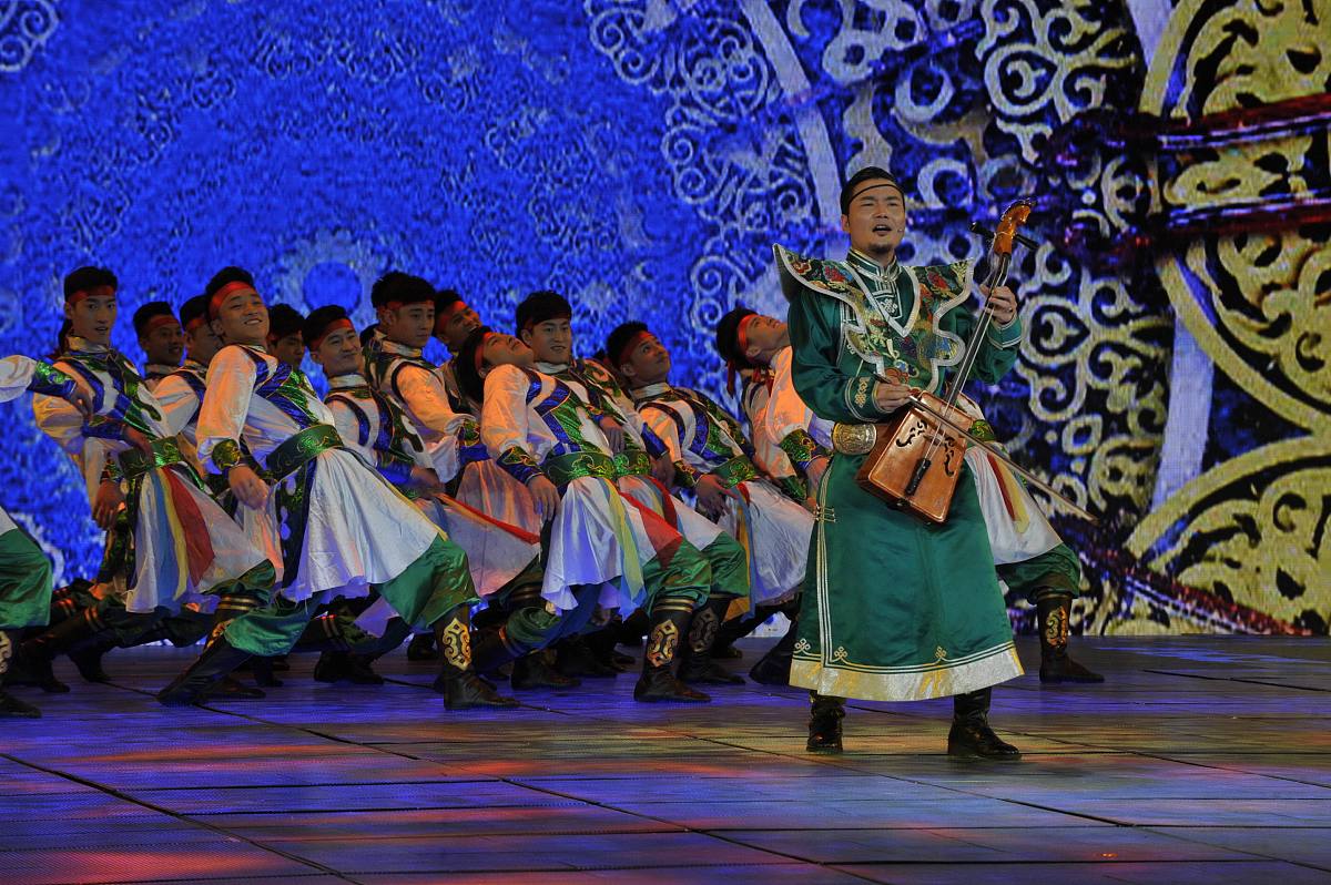 一根竹儿嫩悠悠 - 蒙古族民歌原唱巴音呼图