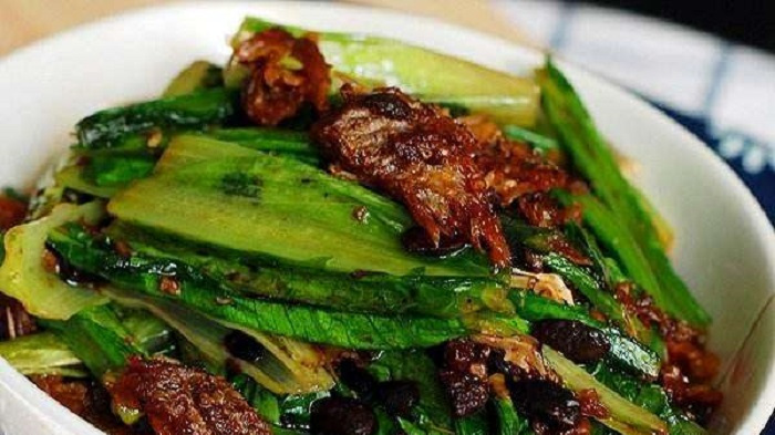 豆豉鲮鱼油麦菜,鱼鲜菜香晕素搭配,非常下饭简单易学