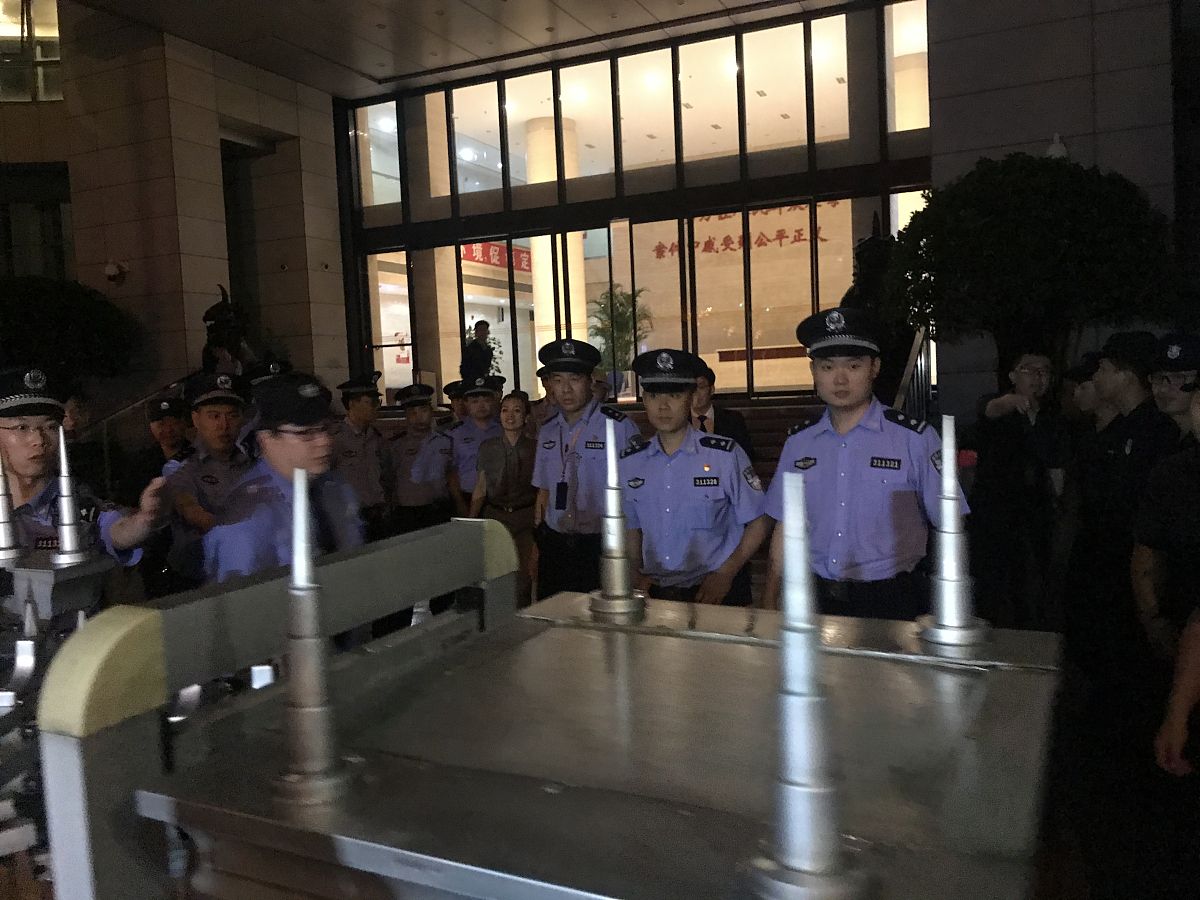 论述未成年人刑事案件诉讼程序应该完善执行及执行后期程序。