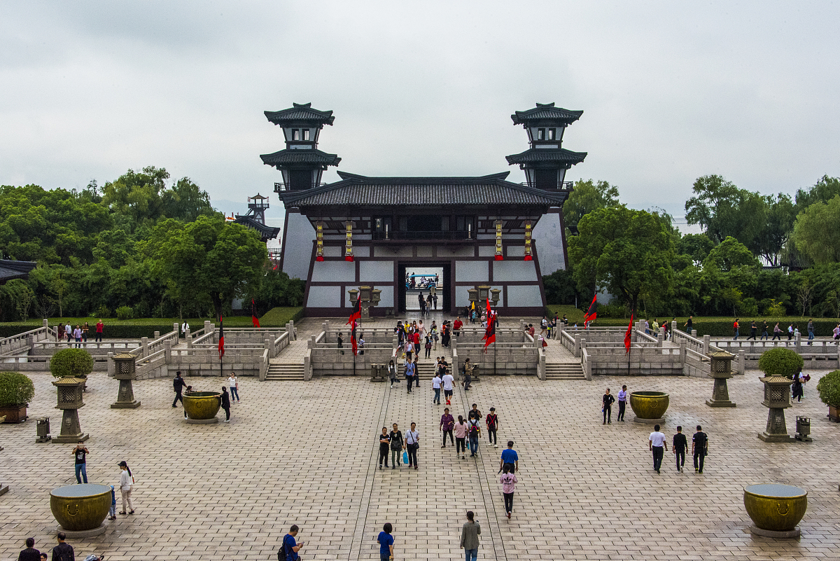 《水浒传》和《三国志演义》悬念手法的异同分析