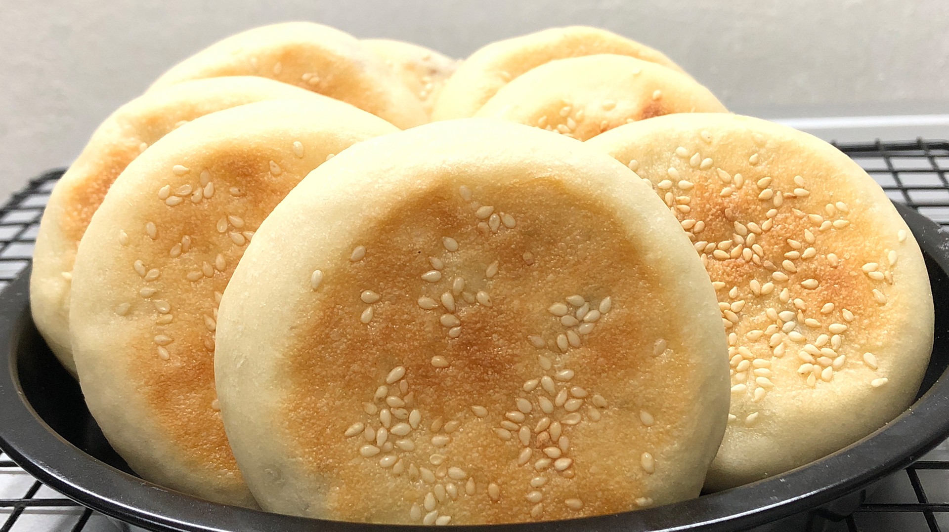 发面红糖烧饼的做法，外脆里软，红糖香甜不腻，学会了早餐就吃它