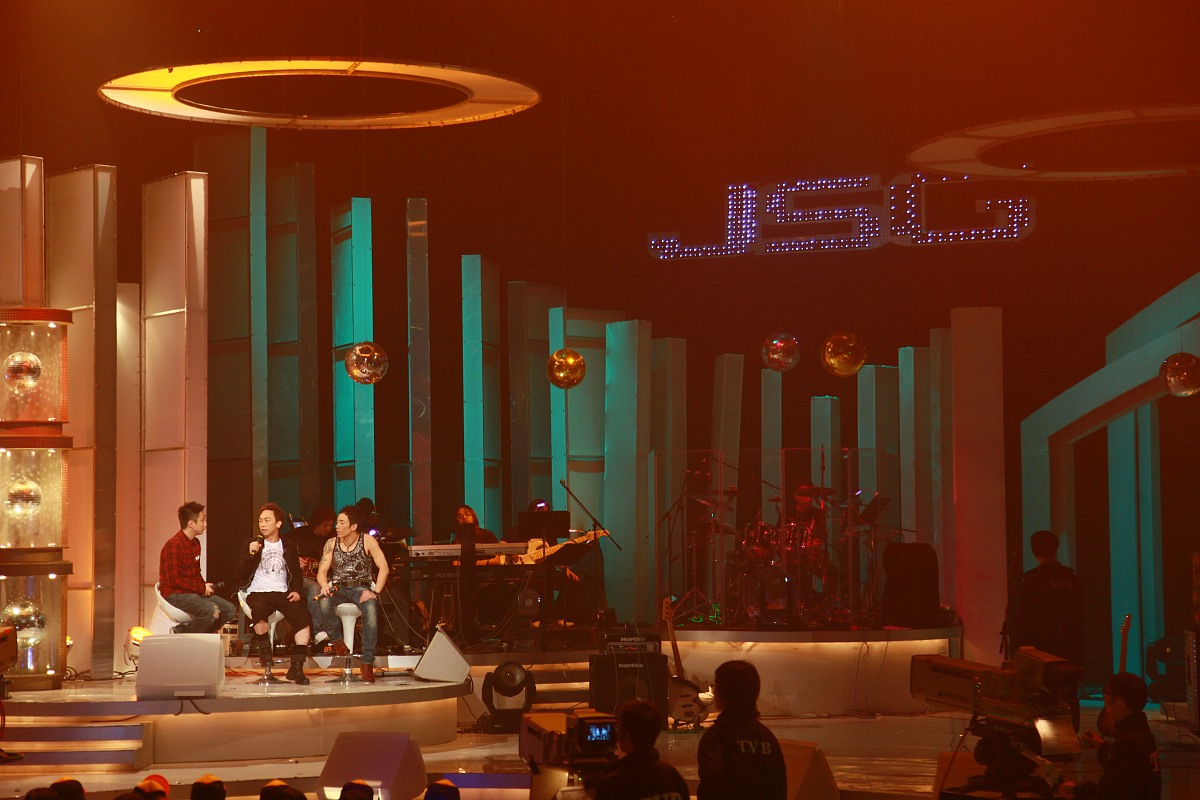 2009年6月13日,香港,《劲歌金曲》进行直播.***_***+++_+++录影,表演