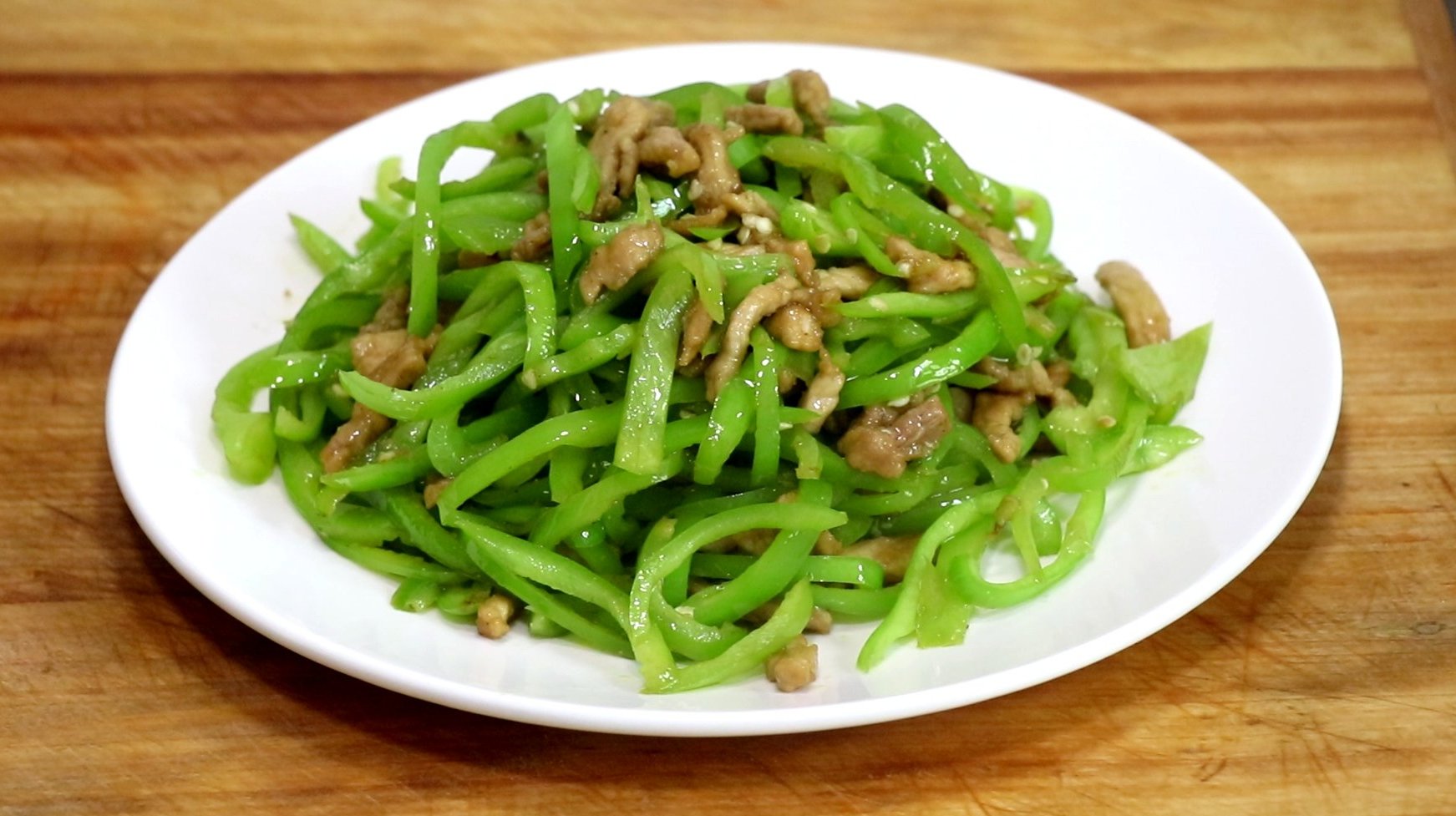 青椒肉丝正宗家常做法,掌握这些技巧,脆爽滑嫩,比饭店的好吃
