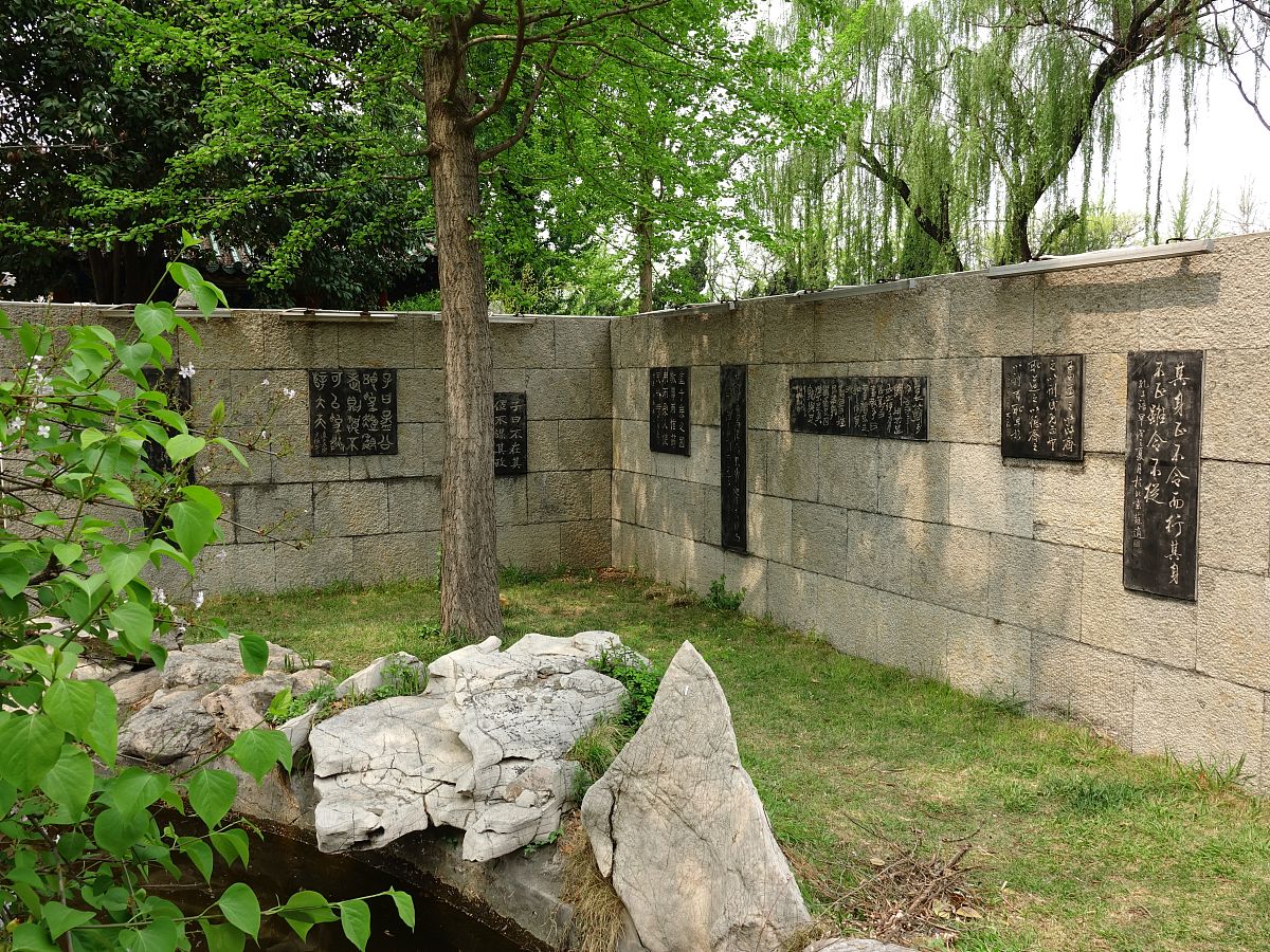 怎么理解这段话：君子之交其淡如水；执象而求咫尺千里；问余何适廓尔忘言；华枝春满天心月圆。这段话是谁在什么时候什么背景下说的是否有什么典故。有没有古人或名人的相关事例或言论