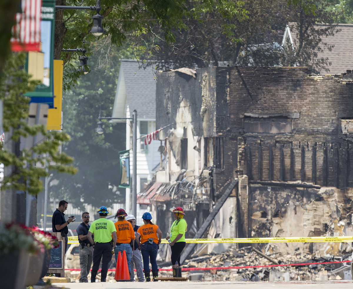 根据北溪天然气管道爆炸请以德国代表视角就本新闻向记者作出声明声明500字尊敬的记者们我们德国政府对北溪天然气管道爆炸事件深感震惊和悲痛。我们对这起事故中遇难者和受伤者表示哀悼和慰问同时也对涉事公司和相关责任人表示强烈谴责。北溪天然气管道是一项重要的能源合作项目旨在保障欧洲国家的能源供应并推动经济合作。然而这次爆炸事件不仅造成了人员伤亡和巨大经济损失更对该合作项目和欧洲能源市场产生了负面影响。我们将