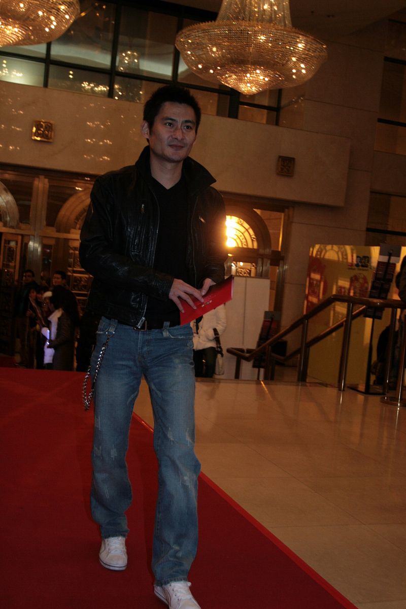 2007年 11月 27日 , 北京 , 古装 搞笑 音乐剧 《 奉旨 越狱 》 在 天