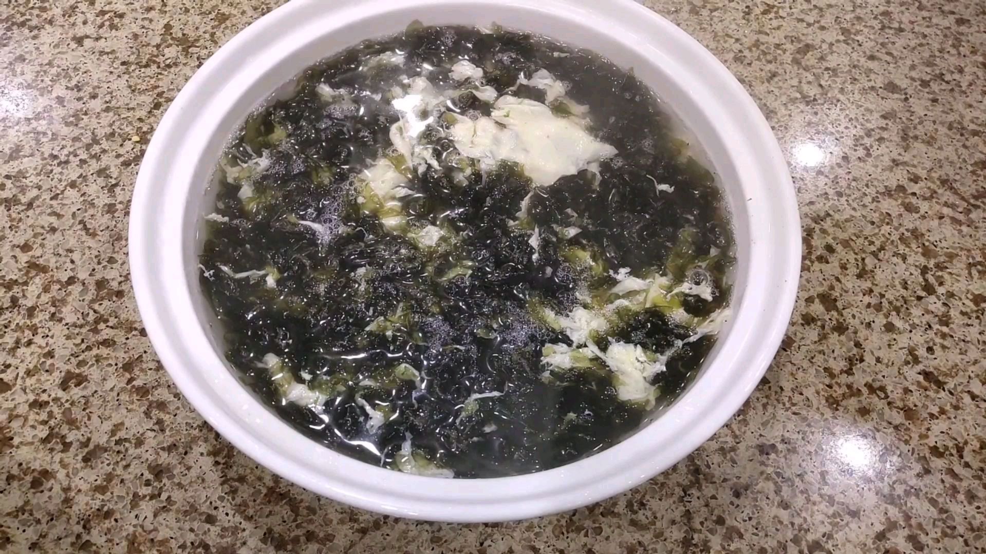 紫菜汤很多人都会做 但有的第一步就做错了 像这样做紫菜口感更好