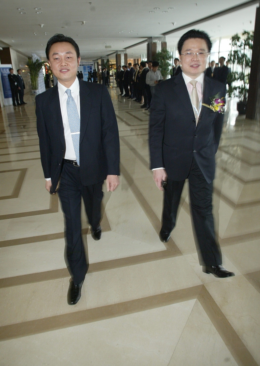 ***_***25年,黄光裕从一个辍学学生,白手起家变成身价数百亿的"国美教
