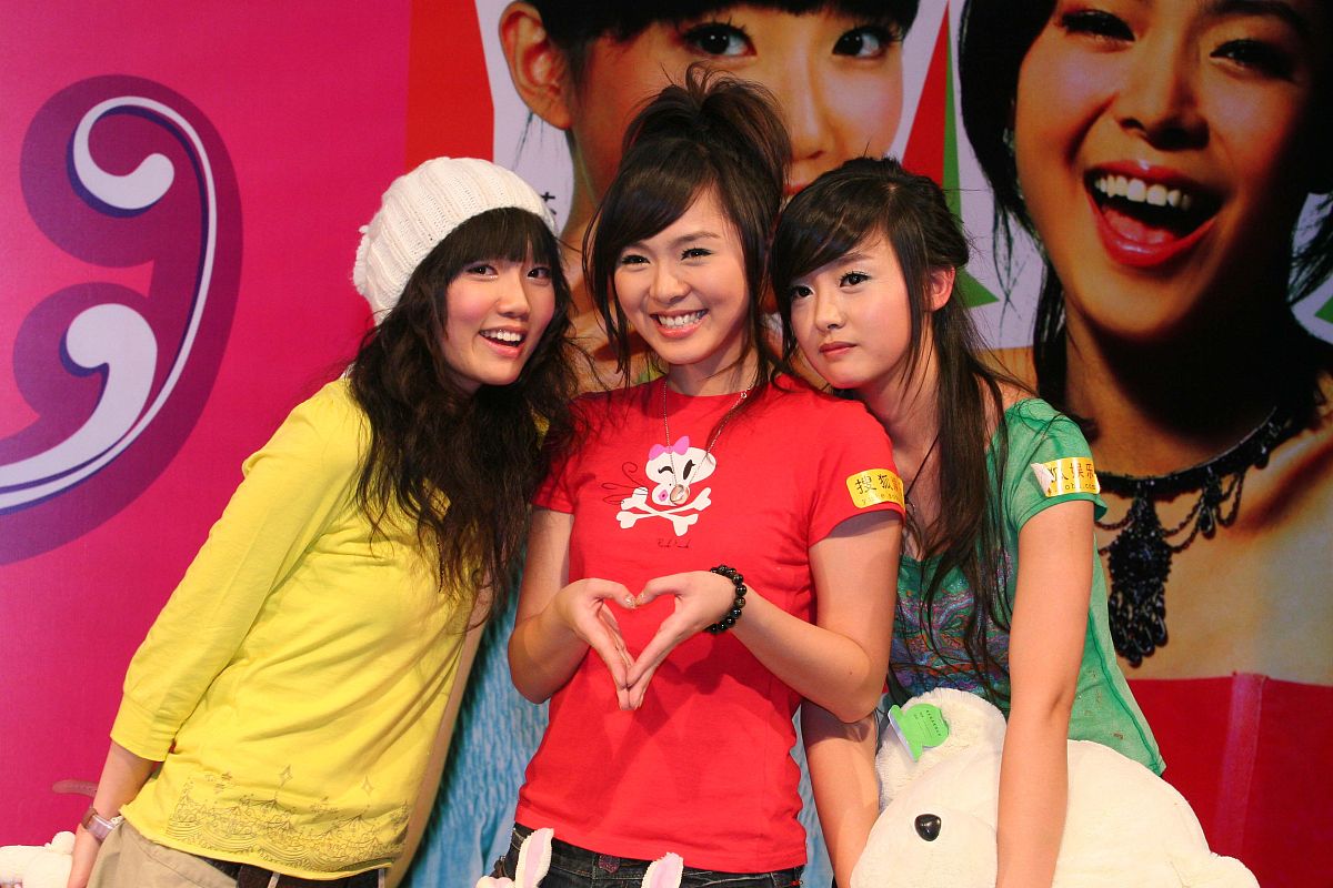 2007年2月13日,sogou女生在北京西单街头参加爱情活动《情话吉尼斯》.