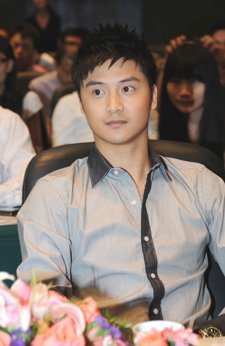 梦想与自由：赏析'我曾经梦想，飞去远方。我曾经自由，像风一样流浪。'