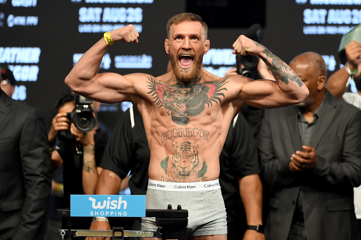 康纳·麦格雷戈：UFC 传奇的辉煌生涯和争议人物
