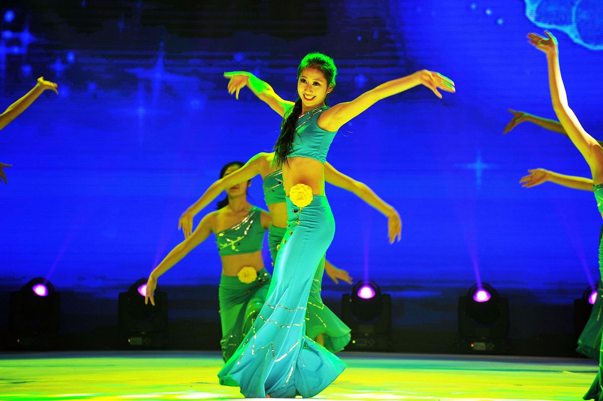 文山州文艺职业学校专业设置：音乐、舞蹈、美术、戏剧、影视等