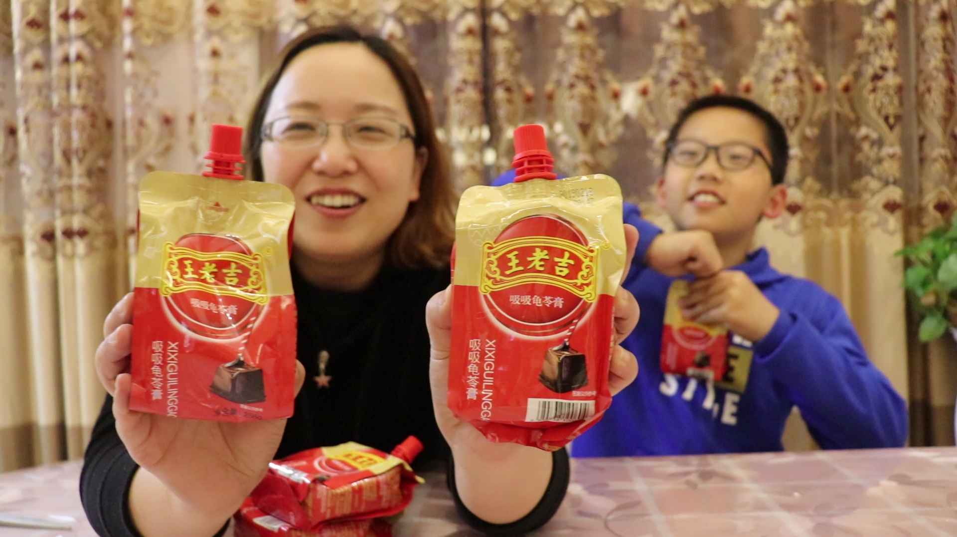 试喝“王老吉龟苓膏”,王老吉味的龟苓膏,吃起来没有苦苦的味道