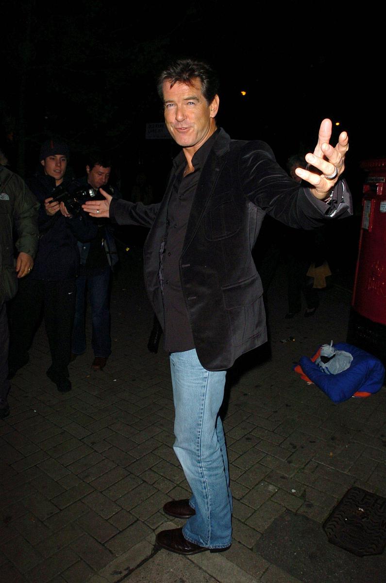 london 01.11.2004  pierce brosnan at nobu restaurant in london  
