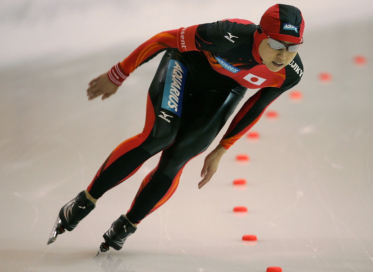 milwaukee - november 26: tomomi okazaki of japan skates in the w