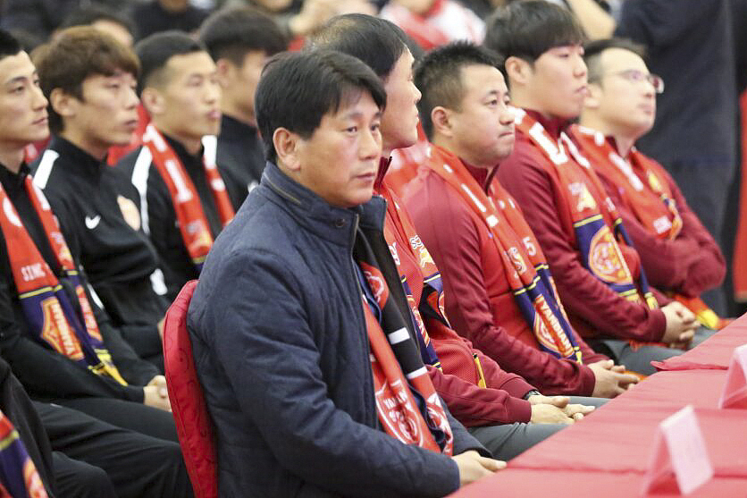 冯巩海参段子引热议：调侃国足，还是消费流量？