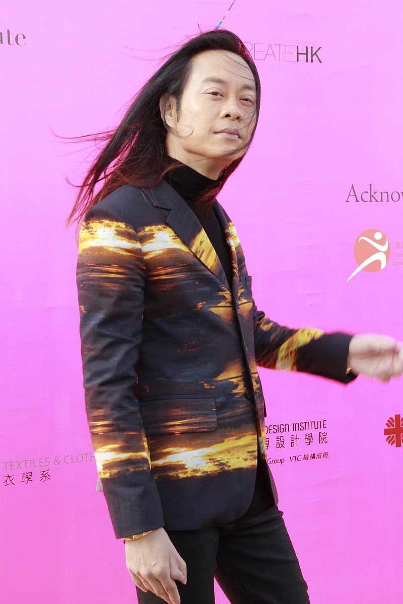 2012年12月09日,香港,由香港时装设计师协会主办的"世界时尚天桥2012"