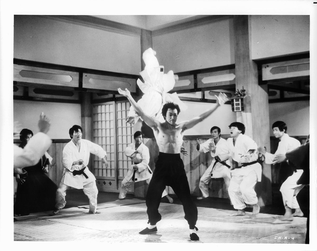 李小龙拜过的几位师傅包括叶问、陈式太极拳大师陈发科、洪拳传人黄淦、白眉拳传