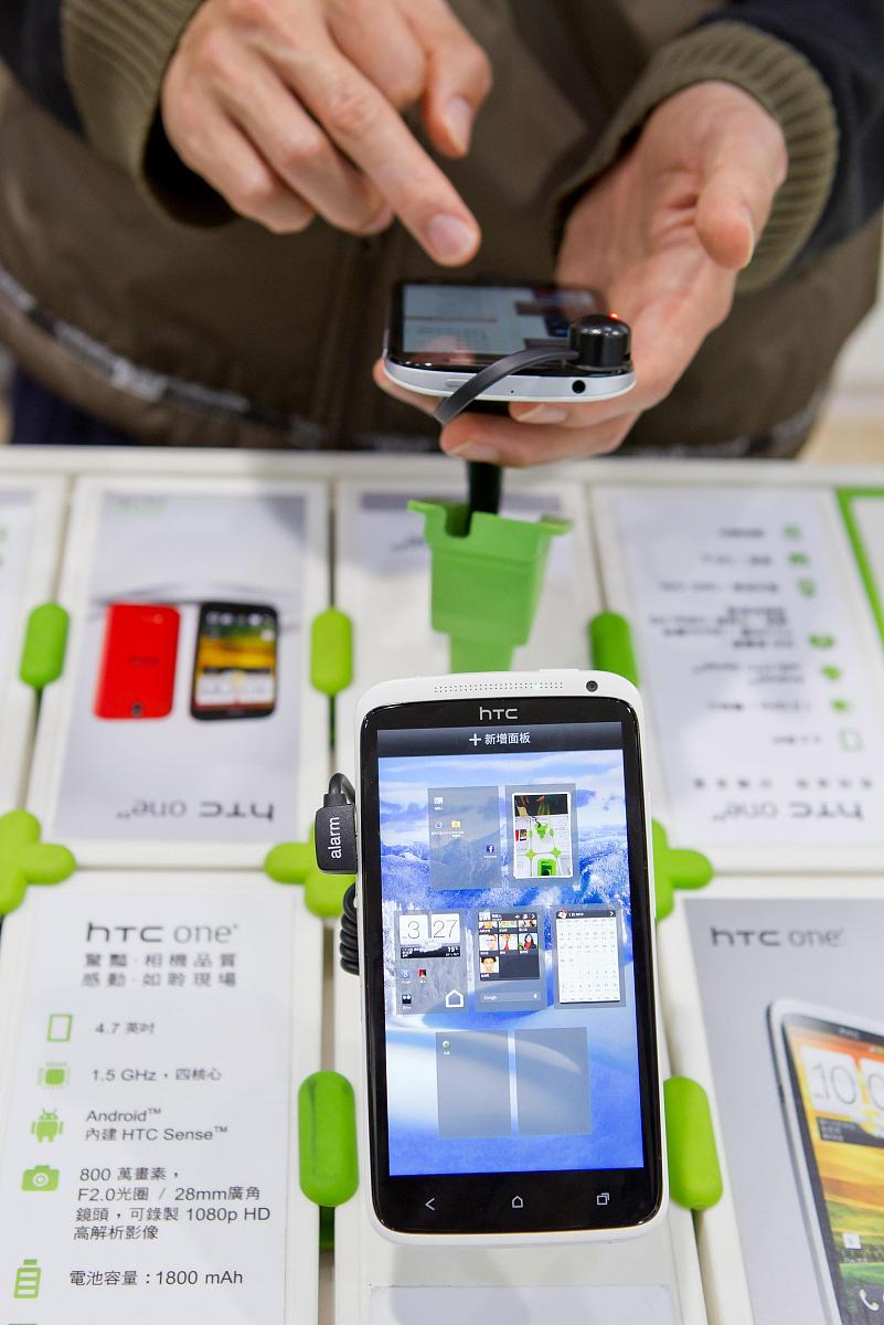 博士伦隐形眼镜营销策划目标：提升品牌知名度、市场份额及销售额