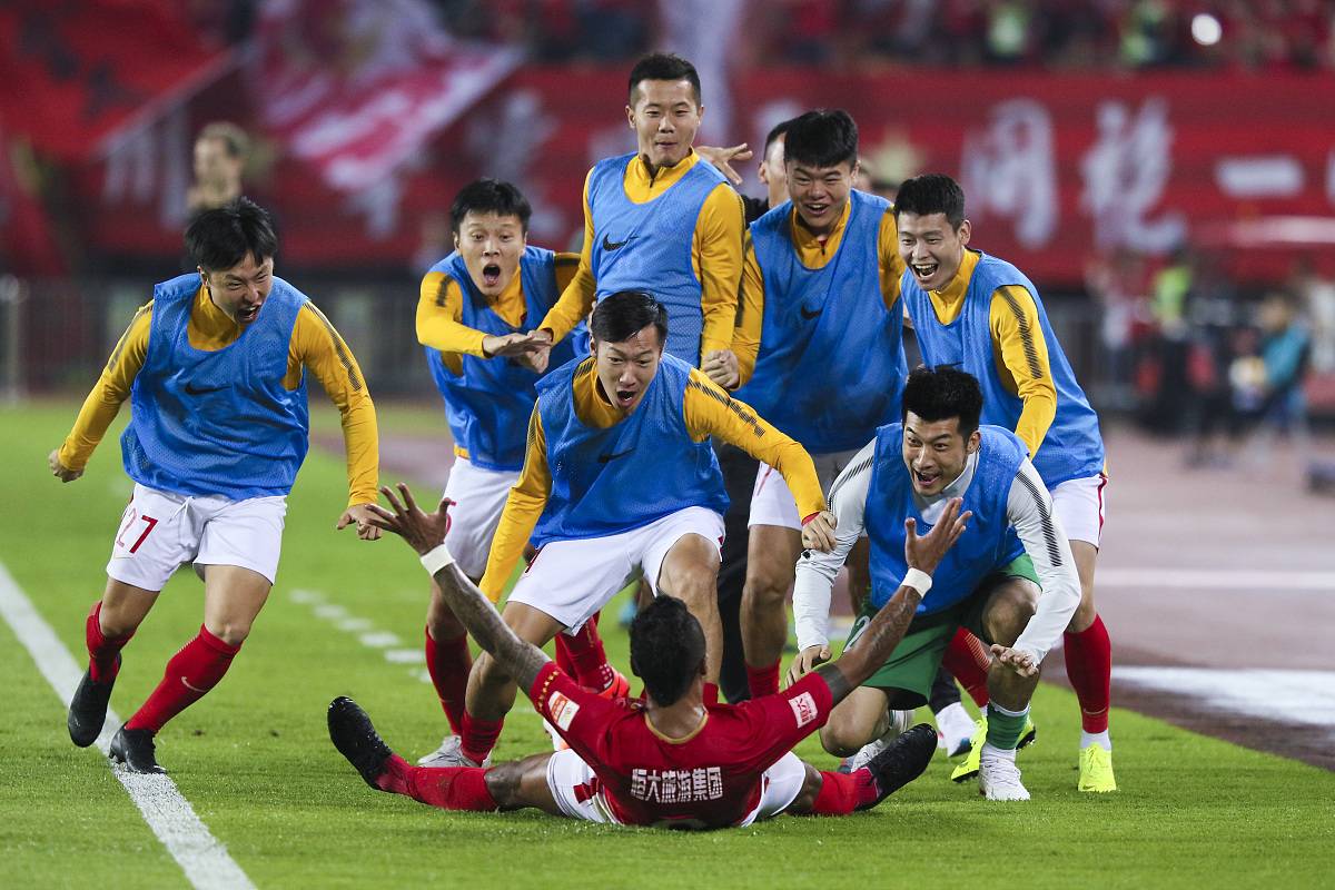2018中超第28轮:广州恒大淘宝4-5上海上港