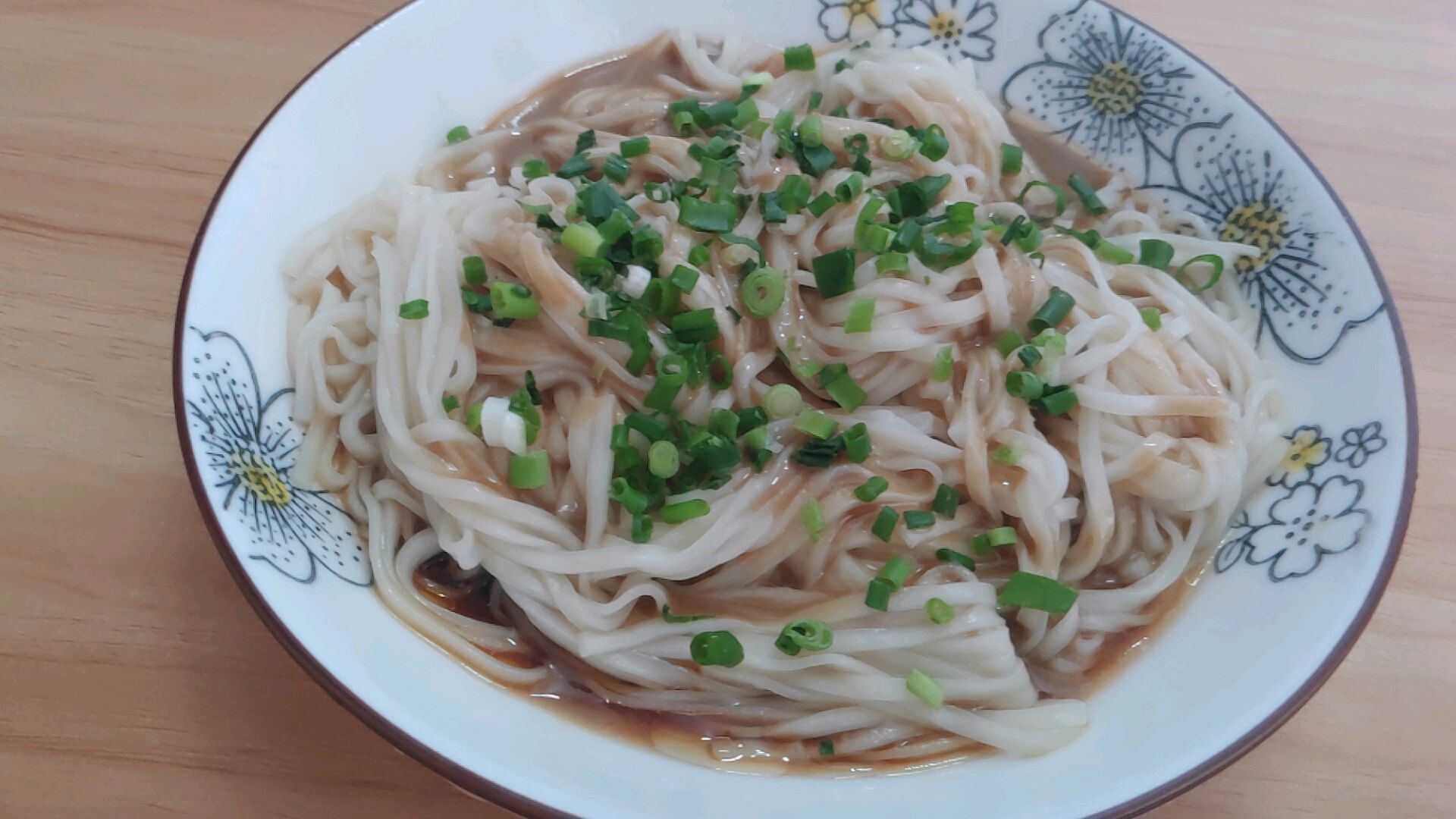 一块钱的面条,五毛钱葱花,做出一碗孩子爱吃的沙县飘香拌面