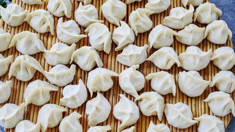 冷冻饺子别直接放冰箱,多加这一步,饺子不粘连不开裂还好吃!