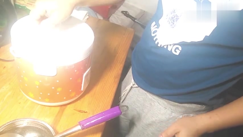 正宗的烟熏腊肉煮粥,好吃又好学,简单实在