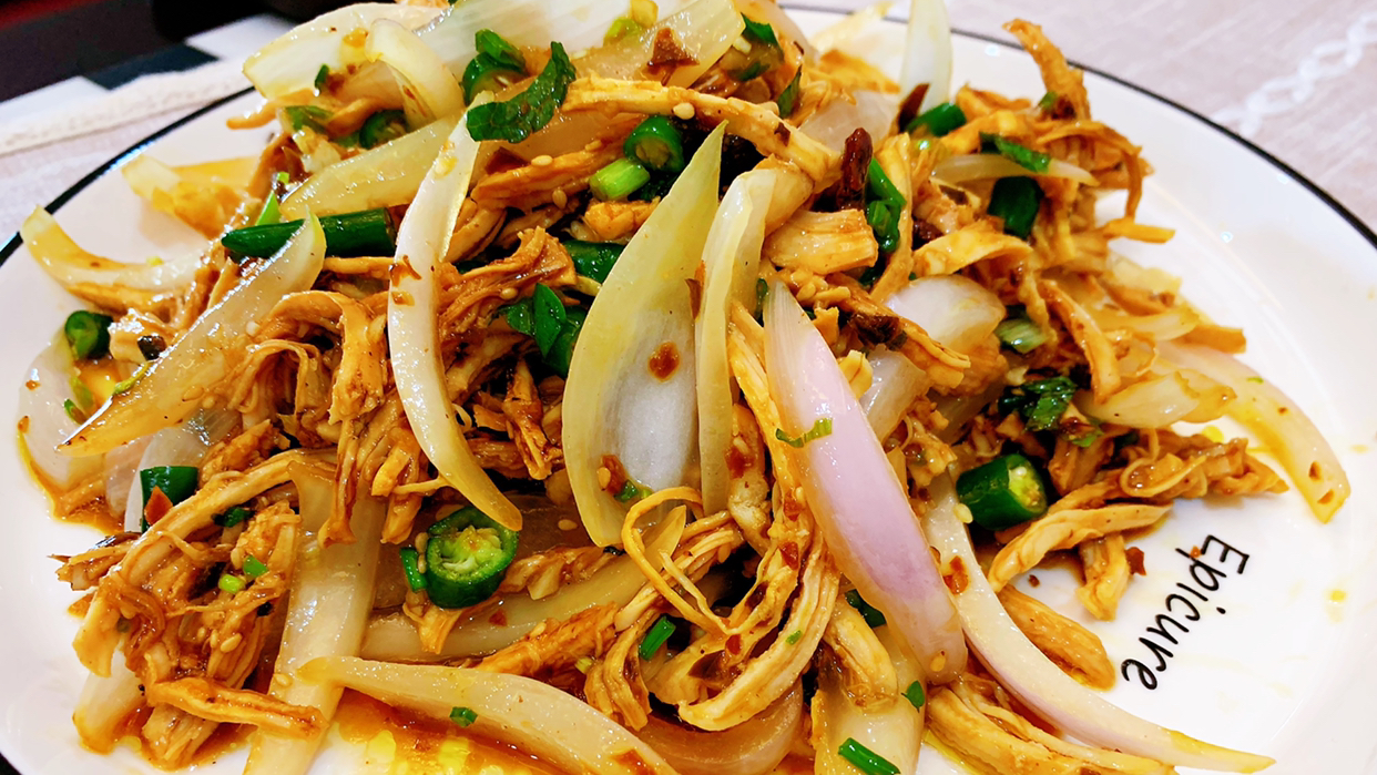 凉拌鸡丝,麻辣鲜甜,夏季的下饭菜,多吃一碗饭