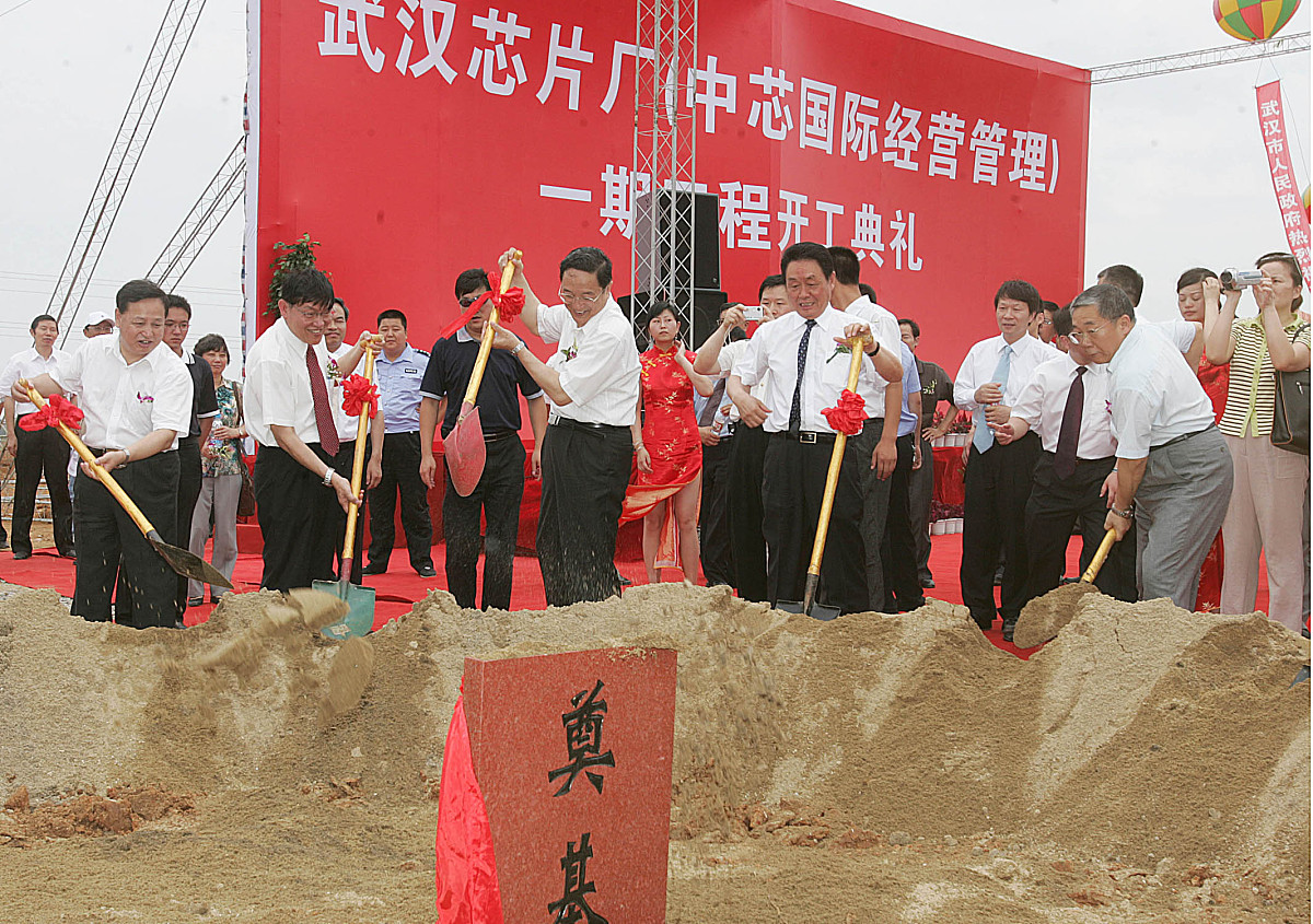 奠基石 前置的动词