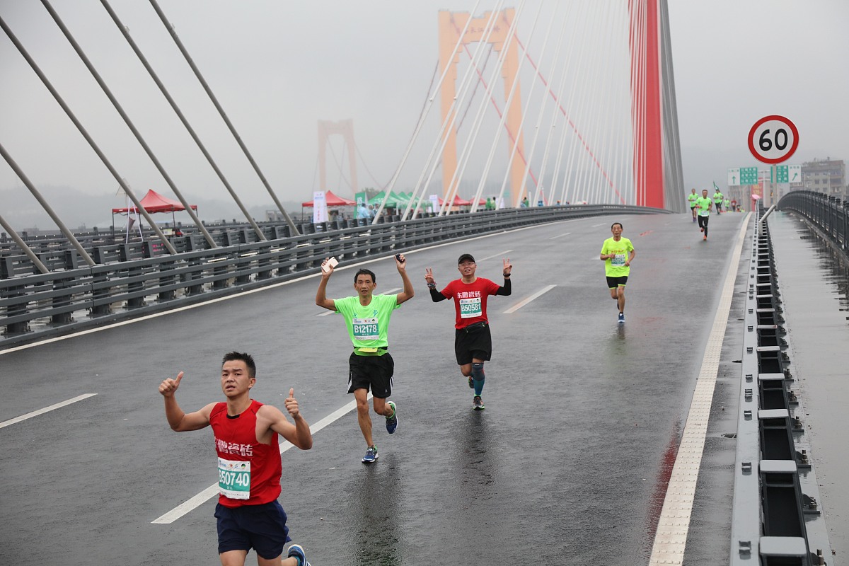 4乘100米接力加油稿：为速度与激情喝彩！