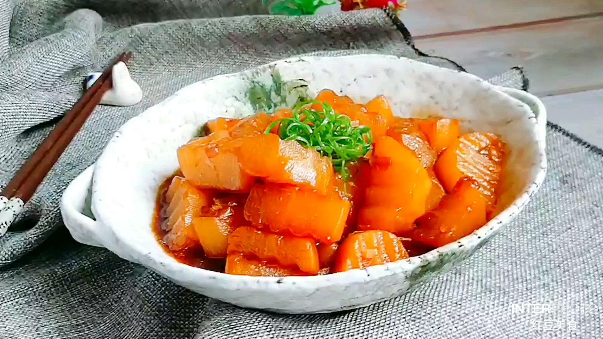秋冬萝卜赛人参,这样吃萝卜比肉好吃~鲍汁烧萝卜