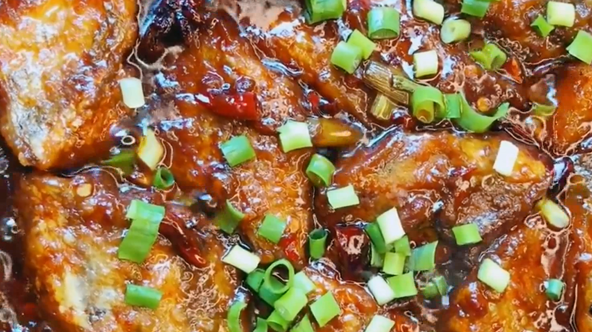 红烧刀鱼看着就好吃,简单步骤赶紧学,这波赚了!