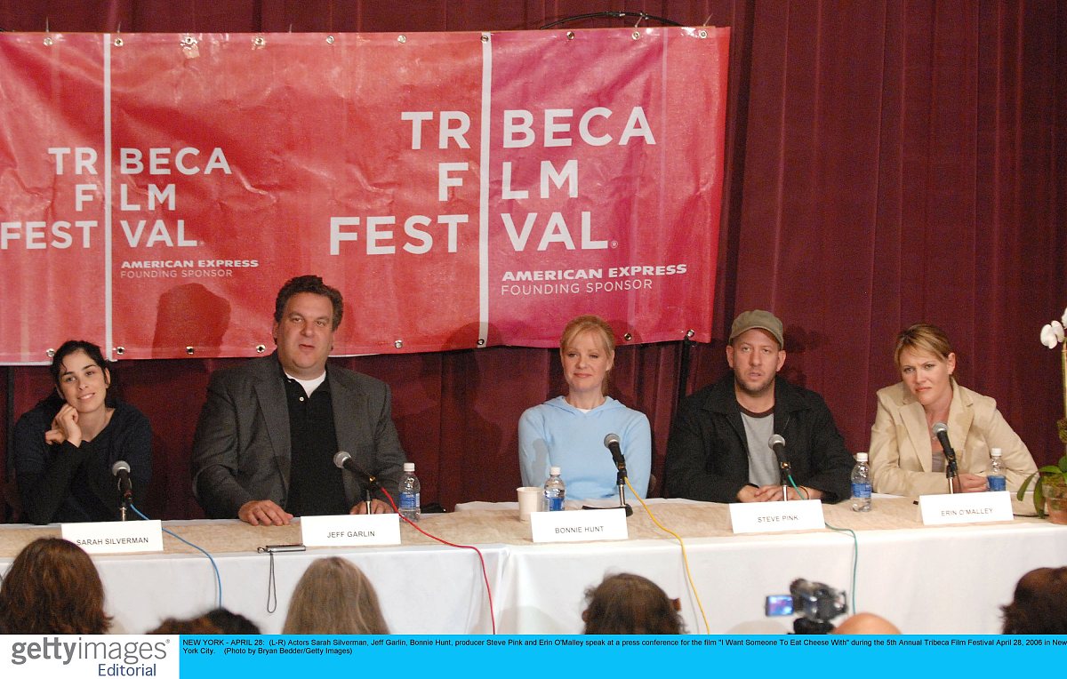 用英语写ArecnaBreakout的报道260词